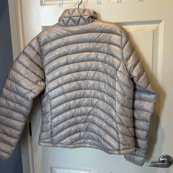 Women’s Patagonia large puffer jacket  - Picture 4 of 5